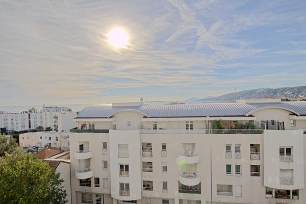 Appartement 3 pièces avec vue mer à JUAN-LES-PINS