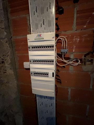 A VENDRE MAISON DE MAITRE DIVISE EN TROIS APPARTEMENTS + GARAGE + JARDIN