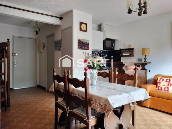 Studio de 25m2 situé au 2ème étage sans ascenseur, avec balcon vue station