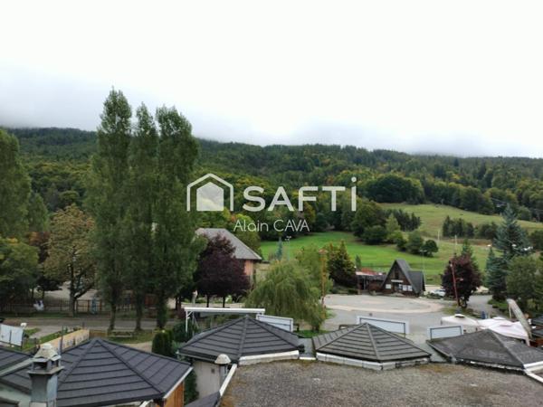 Studio de 25m2 situé au 2ème étage sans ascenseur, avec balcon vue station