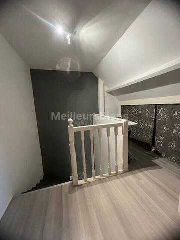 Pavilon individuel 105 M2 environ 3 chambres avec jardin.