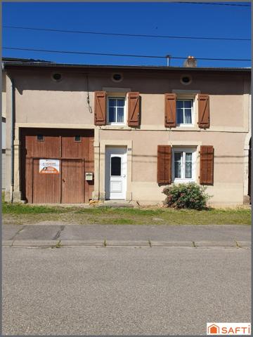 Maison de village à rénover – 105 m² habitables – dépendances – beau terrain –