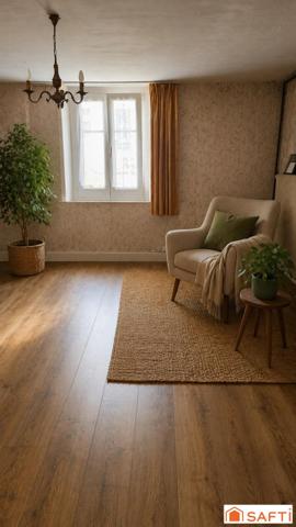 Maison de village à rénover – 105 m² habitables – dépendances – beau terrain –