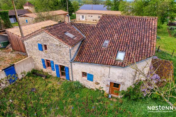 A Vendre Maison en pierre de 164 m² avec dépendance de 120 m² et grand terrain dans un hameau