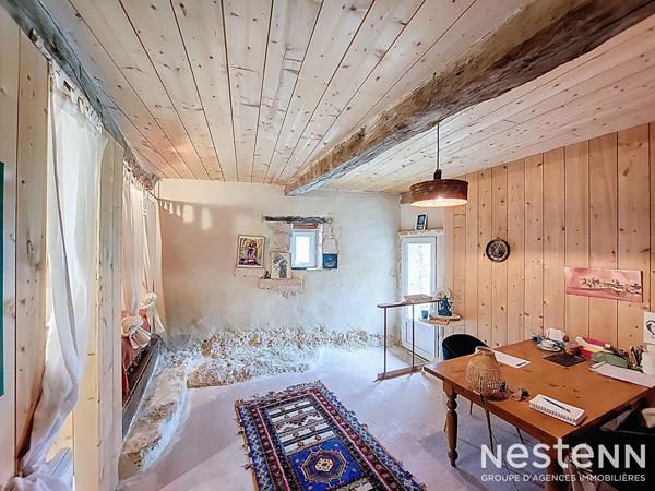 A Vendre Maison en pierre de 164 m² avec dépendance de 120 m² et grand terrain dans un hameau