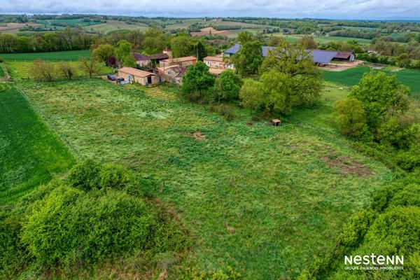 A Vendre Maison en pierre de 164 m² avec dépendance de 120 m² et grand terrain dans un hameau