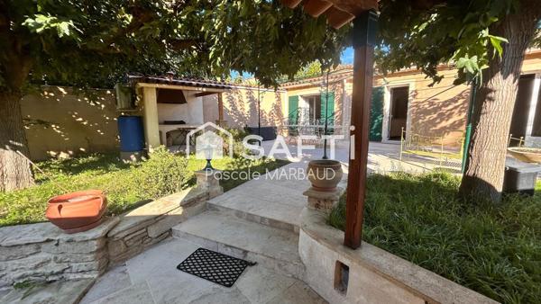 Villa de Plain Pied, 4 chambres , sur 593 m² clôturé, en excellent état.