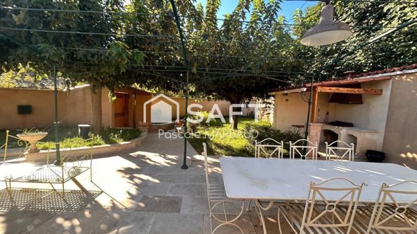 Villa de Plain Pied, 4 chambres , sur 593 m² clôturé, en excellent état.