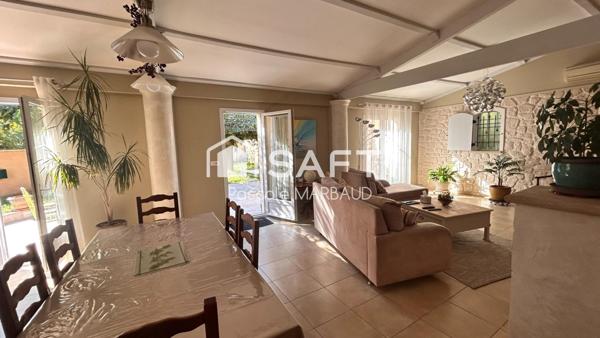 Villa de Plain Pied, 4 chambres , sur 593 m² clôturé, en excellent état.