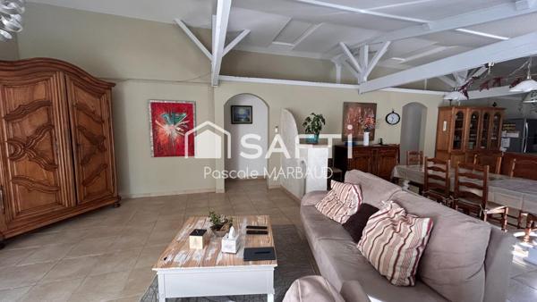 Villa de Plain Pied, 4 chambres , sur 593 m² clôturé, en excellent état.