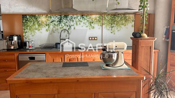 Villa de Plain Pied, 4 chambres , sur 593 m² clôturé, en excellent état.