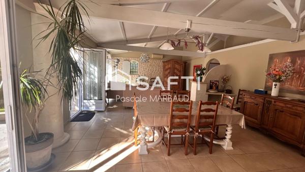 Villa de Plain Pied, 4 chambres , sur 593 m² clôturé, en excellent état.