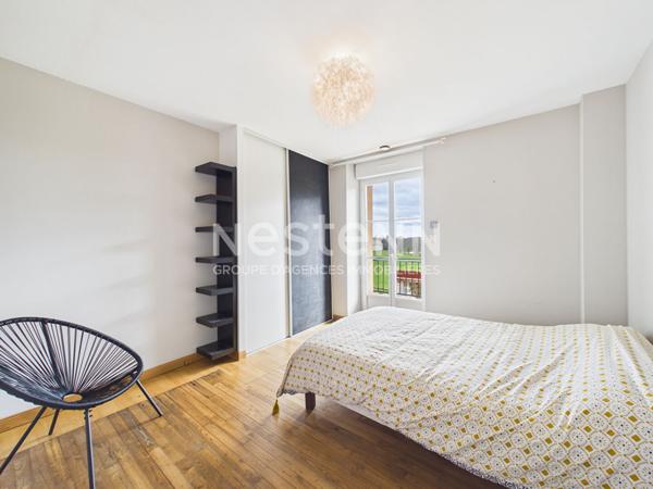 A 25 minutes d'Aurillac, à Roumégoux, sur terrain de1200 m², à vendre Maison en pierre de type 7 d'une surface de161 m² avec double garage.