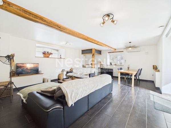 A 25 minutes d'Aurillac, à Roumégoux, sur terrain de1200 m², à vendre Maison en pierre de type 7 d'une surface de161 m² avec double garage.