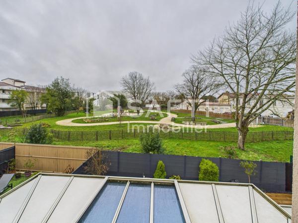 Mérignac Capeyron – Maison de ville avec jardin, terrasse, garage et carport