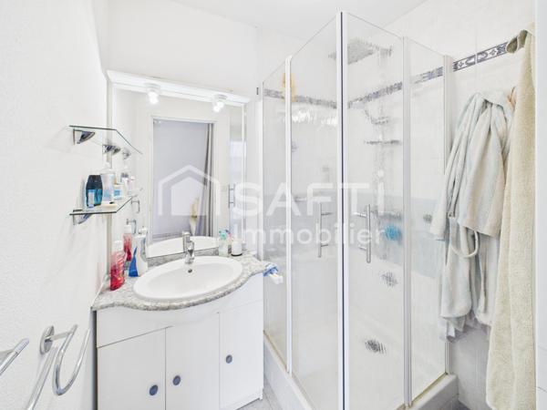 Mérignac Capeyron – Maison de ville avec jardin, terrasse, garage et carport