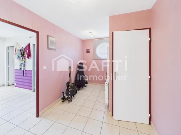 Mérignac Capeyron – Maison de ville avec jardin, terrasse, garage et carport