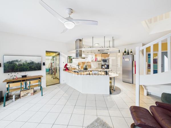 Mérignac Capeyron – Maison de ville avec jardin, terrasse, garage et carport