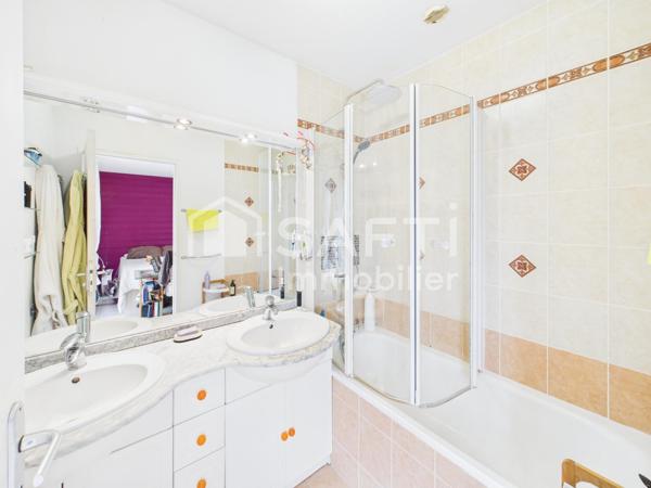 Mérignac Capeyron – Maison de ville avec jardin, terrasse, garage et carport