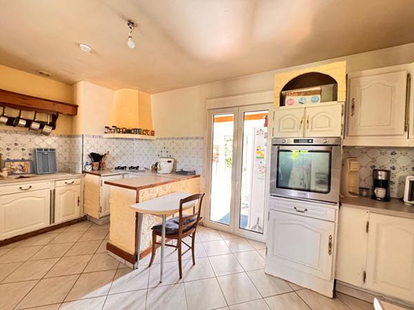 NOAILLES MAISON PLAIN-PIED SEJOUR DOUBLE 7 PIECES CHAMBRES GARAGE JARDIN