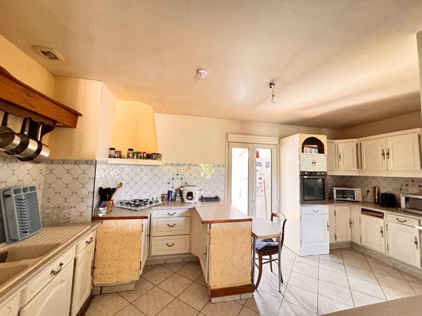 NOAILLES MAISON PLAIN-PIED SEJOUR DOUBLE 7 PIECES CHAMBRES GARAGE JARDIN