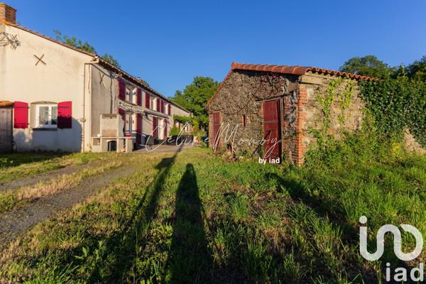 Maison 8 pièces de 180 m² à Essarts en Bocage (85140)