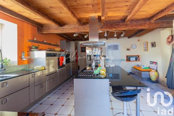 Maison 8 pièces de 180 m² à Essarts en Bocage (85140)