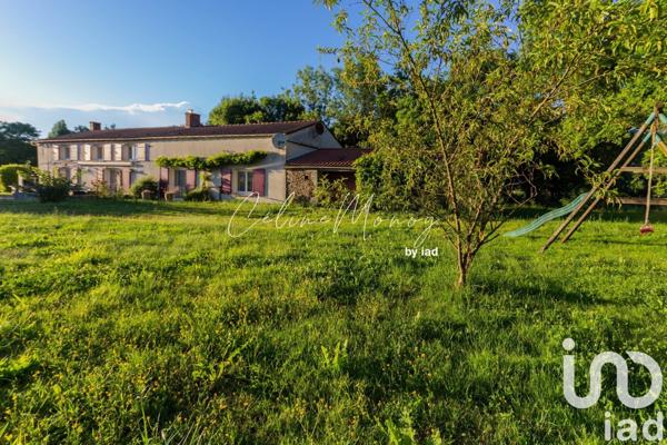 Maison 8 pièces de 180 m² à Essarts en Bocage (85140)