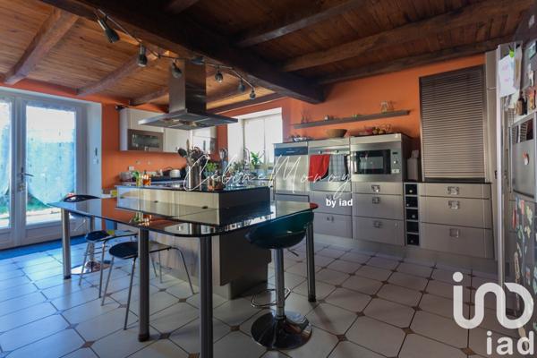 Maison 8 pièces de 180 m² à Essarts en Bocage (85140)