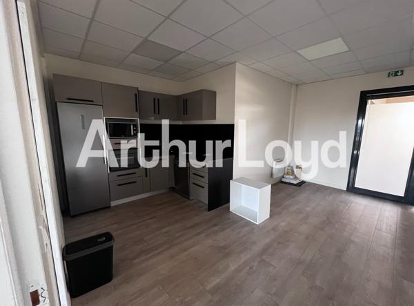 Plateaux de bureaux - À Louer - St-Contest