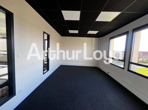 Plateaux de bureaux - À Louer - St-Contest