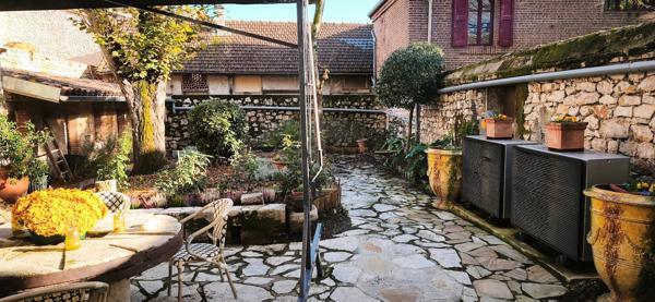 Demeure d'exception au coeur de Caussade ? 345 m² entièrement rénovés en 2024 ? DPE A ? Garanties décennales jusqu'en 2034 ? Jardin ? Combles aménageables ? Dépendances Caussade