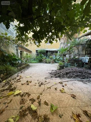 Immeuble à vendre à Bordeaux en Gironde (33000), ref : VNI BORDEAUX 1-VI   
Triangle