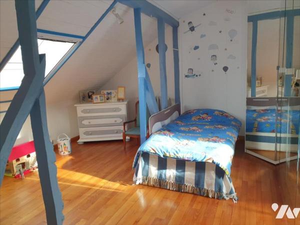 A VENDRE A SAINT MARTIN D'ABLOIS - MAISON DE VILLAGE AVEC TERRASSE ET GARAGE