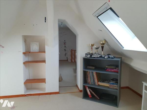 A VENDRE A SAINT MARTIN D'ABLOIS - MAISON DE VILLAGE AVEC TERRASSE ET GARAGE