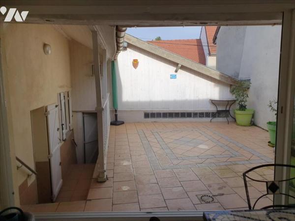 A VENDRE A SAINT MARTIN D'ABLOIS - MAISON DE VILLAGE AVEC TERRASSE ET GARAGE