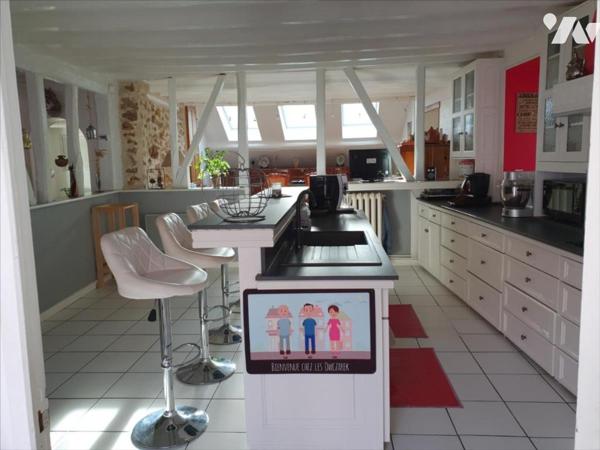 A VENDRE A SAINT MARTIN D'ABLOIS - MAISON DE VILLAGE AVEC TERRASSE ET GARAGE