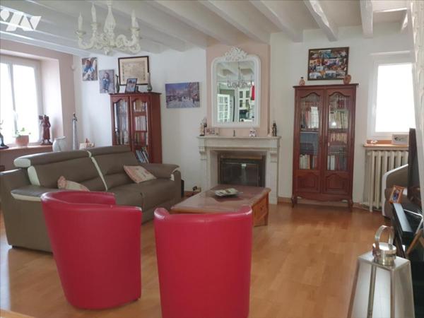 A VENDRE A SAINT MARTIN D'ABLOIS - MAISON DE VILLAGE AVEC TERRASSE ET GARAGE