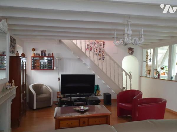 A VENDRE A SAINT MARTIN D'ABLOIS - MAISON DE VILLAGE AVEC TERRASSE ET GARAGE