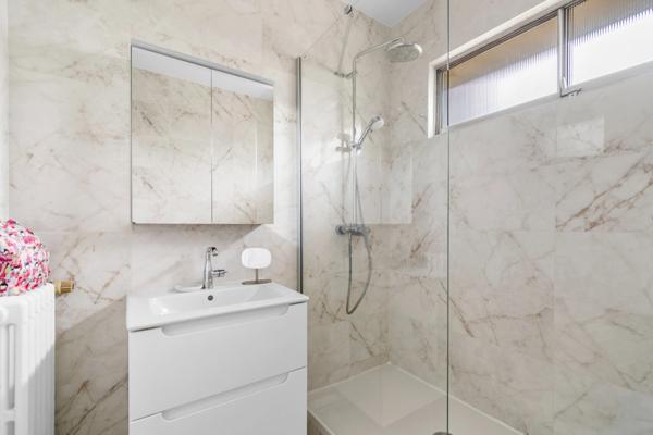 Maison d’architecte dans  un domaine privé aux portes de Saint-Germain-en-Laye
