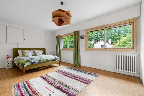 Maison d’architecte dans  un domaine privé aux portes de Saint-Germain-en-Laye