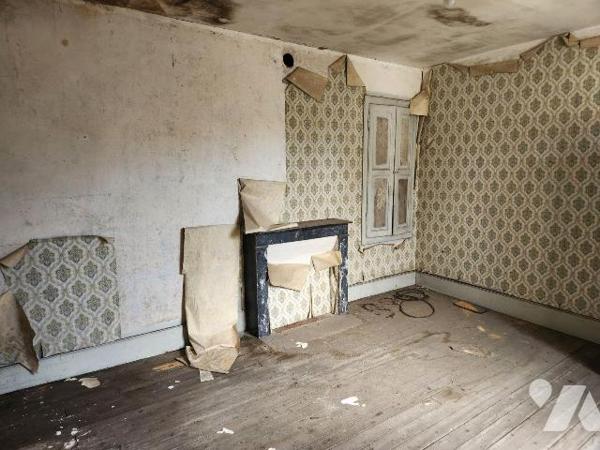 À vendre à Bar-sur-Aube - Ancienne salle des ventes à fort potentiel

À quelques minutes de l...