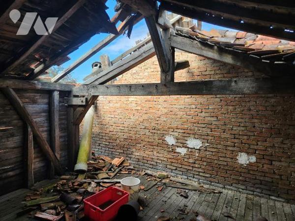 À vendre à Bar-sur-Aube - Ancienne salle des ventes à fort potentiel

À quelques minutes de l...