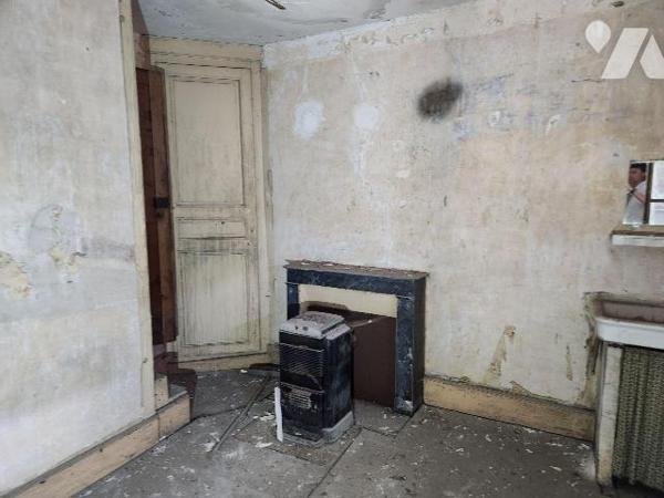 À vendre à Bar-sur-Aube - Ancienne salle des ventes à fort potentiel

À quelques minutes de l...