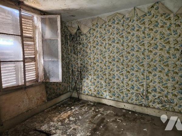 À vendre à Bar-sur-Aube - Ancienne salle des ventes à fort potentiel

À quelques minutes de l...