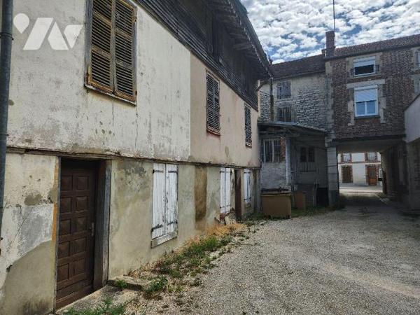 À vendre à Bar-sur-Aube - Ancienne salle des ventes à fort potentiel

À quelques minutes de l...