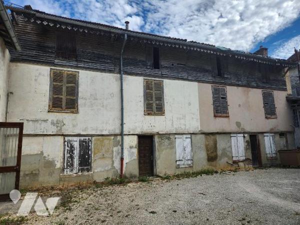 À vendre à Bar-sur-Aube - Ancienne salle des ventes à fort potentiel

À quelques minutes de l...