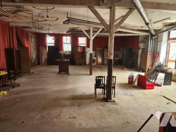 À vendre à Bar-sur-Aube - Ancienne salle des ventes à fort potentiel

À quelques minutes de l...