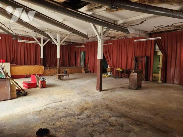 À vendre à Bar-sur-Aube - Ancienne salle des ventes à fort potentiel

À quelques minutes de l...