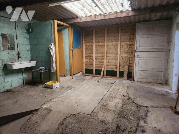 À vendre à Bar-sur-Aube - Ancienne salle des ventes à fort potentiel

À quelques minutes de l...